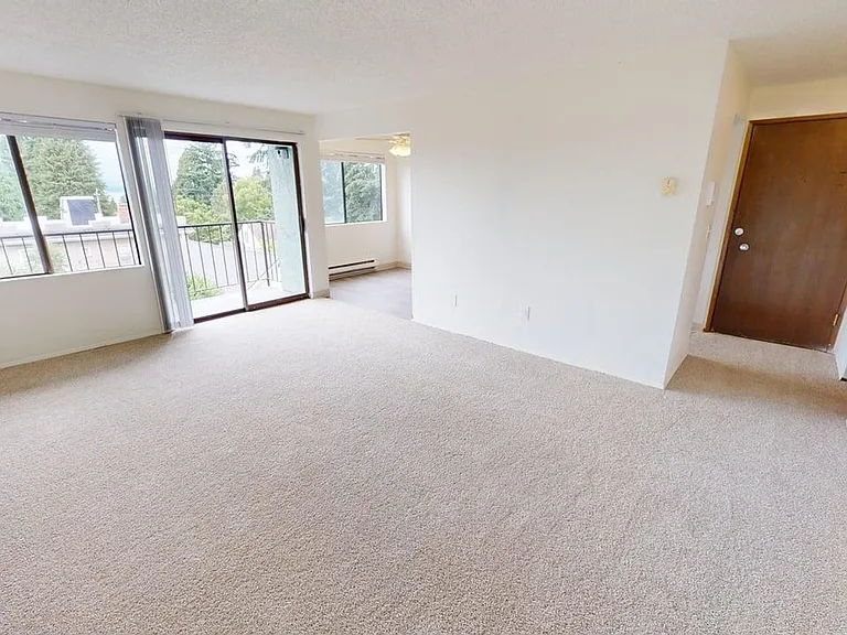 22) 10725 Greenwood — Photo 24