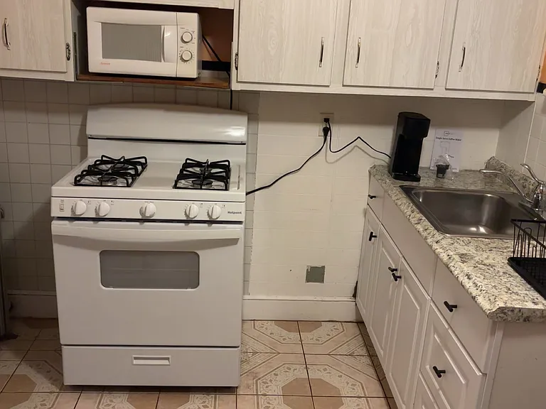 14 Stuart St #3 — Photo 6