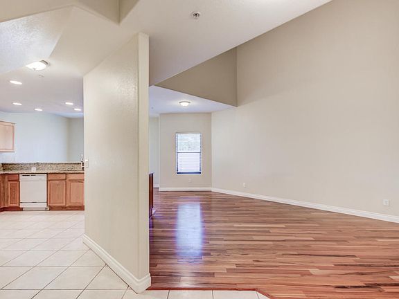 4th image of 1076 E Sunburst Ln