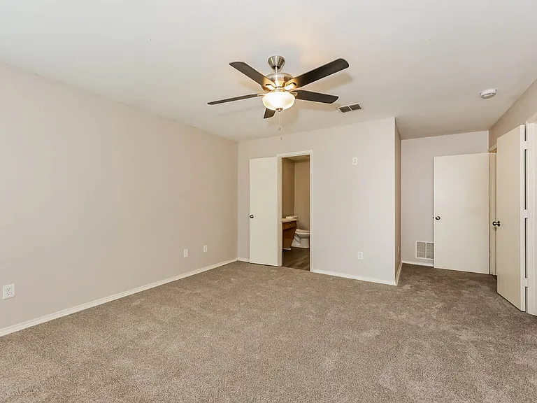 2217 Midbury Dr — Photo 10