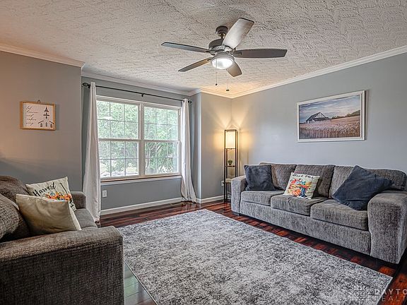 4th image of 704 W Aberdeen Dr