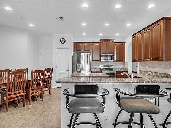 5th image of 303 Blue Cypress Dr
