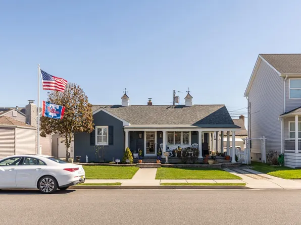 221 N Belmont Dr, Margate, NJ 08402