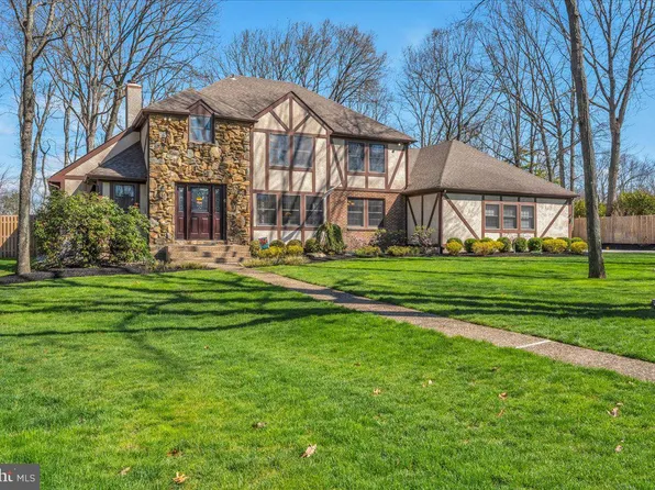6 Edelweiss Ln, Voorhees, NJ 08043