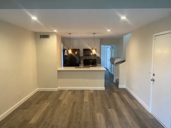 4901 E Calle Los Cerros St #220, Tempe, AZ 85282