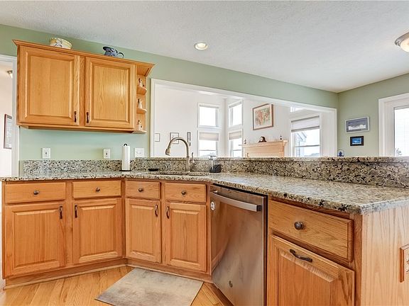 2nd image of 900 Sagamore Way