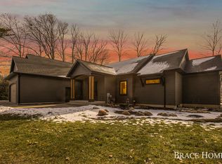 8695 W Parmalee Rd, Middleville, MI 49333