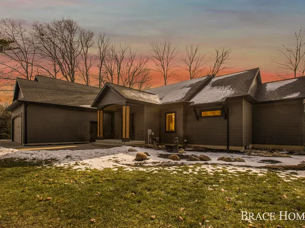 8695 W Parmalee Rd, Middleville, MI 49333