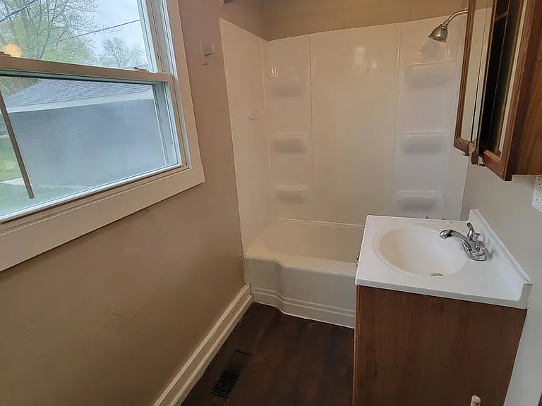 2109 Charles St — Photo 8