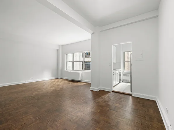 136 East 55th Street image 2 of 7