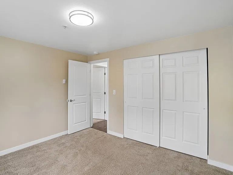 Sunset Highlands Apartments — Photo 47