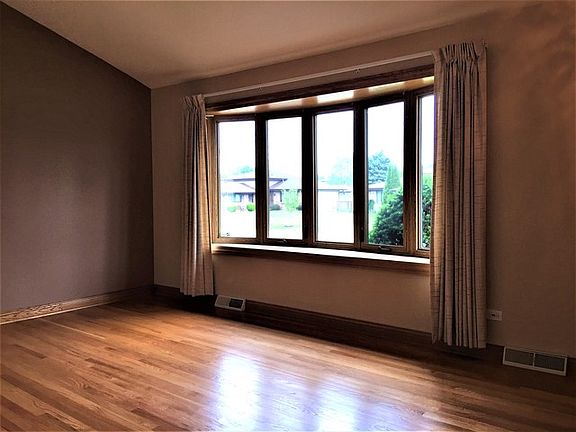 5th image of 6501 182nd St
