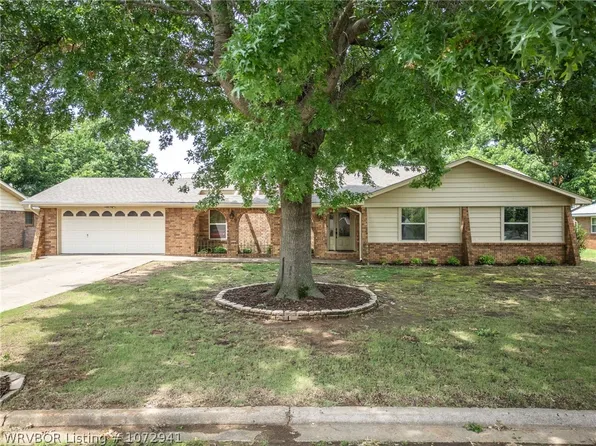 108 Rosewood Dr, Poteau, OK 74953