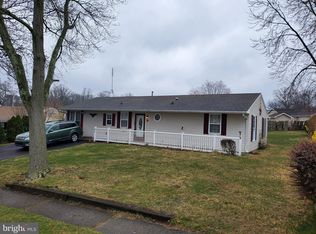31 Maple Ln, Levittown, PA 19054