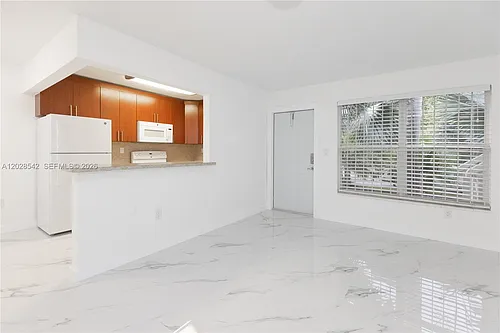 1060 NE 78th Street Rd #3 Photo 1