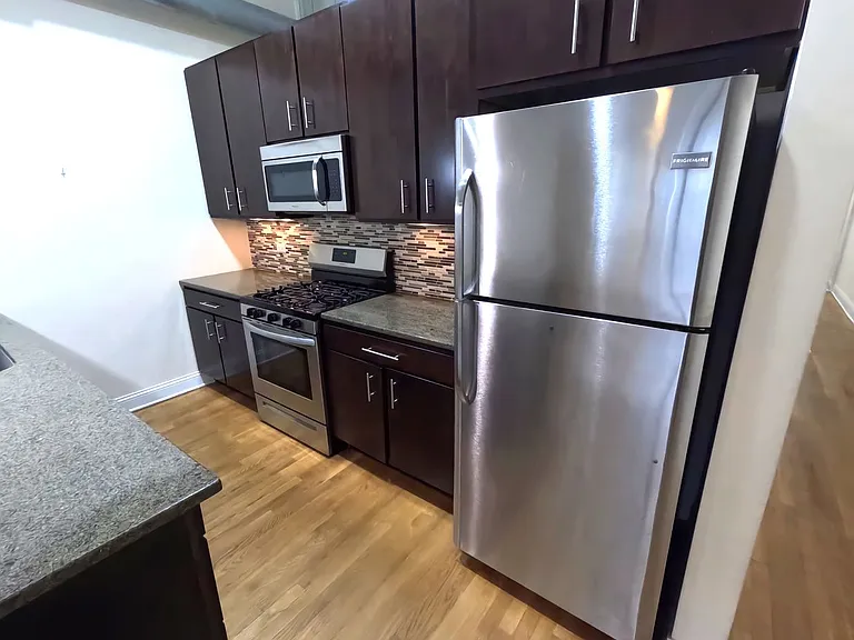 2764 N Milwaukee Ave — Photo 23