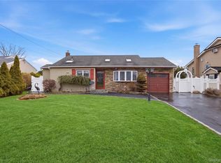 831 N Erie Avenue, Lindenhurst, NY 11757