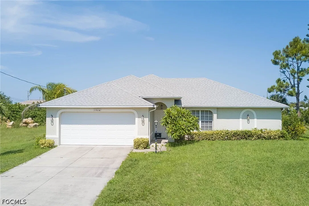 4 bed, 2.0 bath, 1712 sqft, $2,900 — Photo 1
