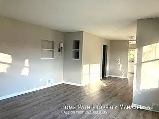 3 bed, 1.5 bath, 2060 sqft, $2,300 — Photo 2