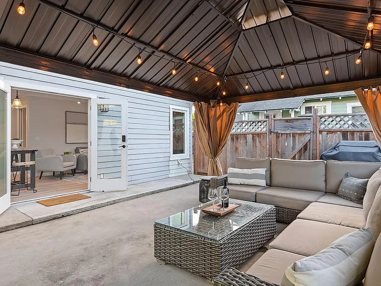 102 N Soledad St #B — Photo 2