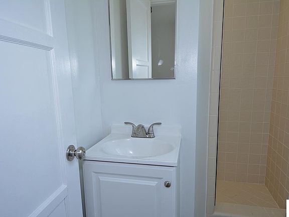 2nd image of 2828 Altura Ave #B