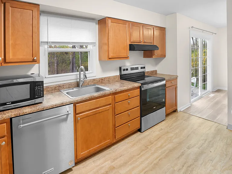 114 E Poplar Dr #B — Photo 11