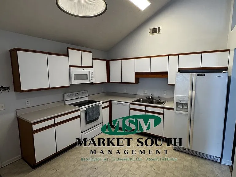 212 Sugar Mill Dr — Photo 2
