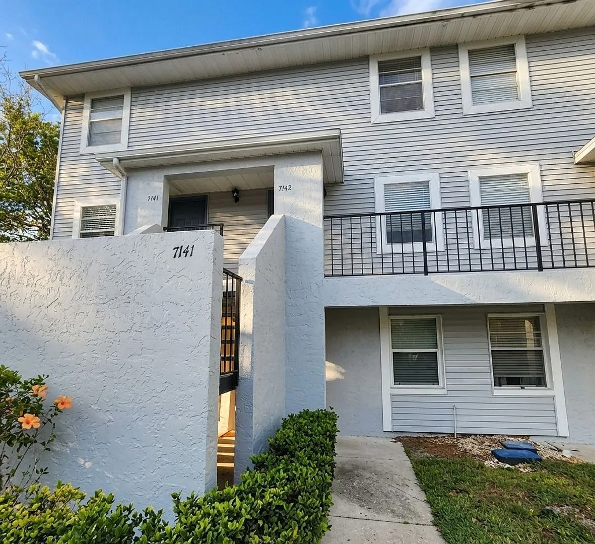 1-Bedroom Condo For Rent Or Sale | Gated Community Near The Hillsborough River — Photo 1