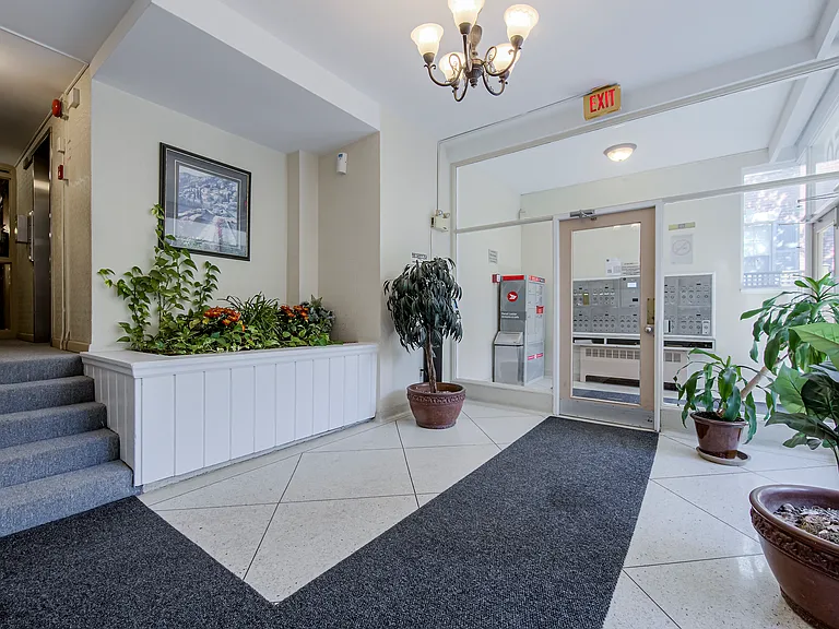 50 Walmer Rd #203 — Photo 9