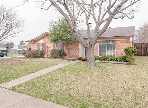 2nd image of 521 Woodcastle Dr