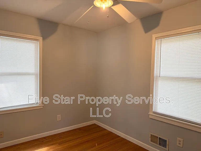 1028 W Iles Ave — Photo 13