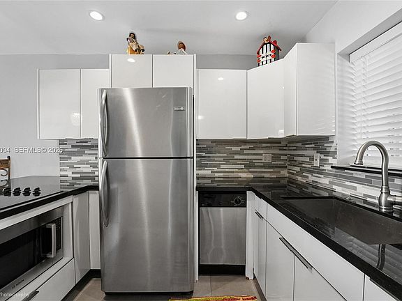 2nd image of 3536 NE 168th St APT 206