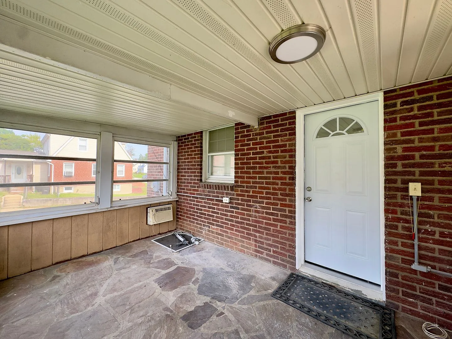 Charming 4BD/2BA Home in Arbutus, MD! — Photo 2