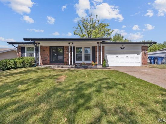 4471 Rhine Dr, Florissant, MO 63033
