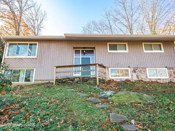 709 Lilac Ln, Clarks Summit, PA 18411