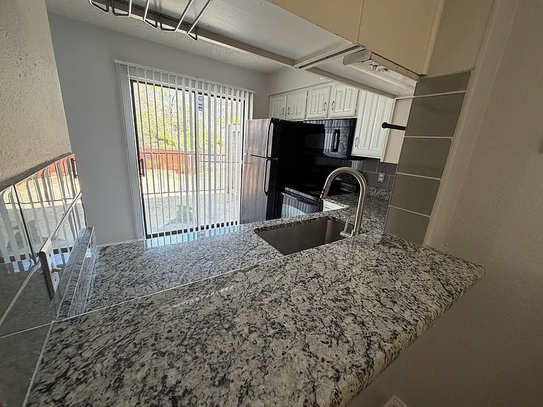 4777 Cedar Springs Rd #4D — Photo 6