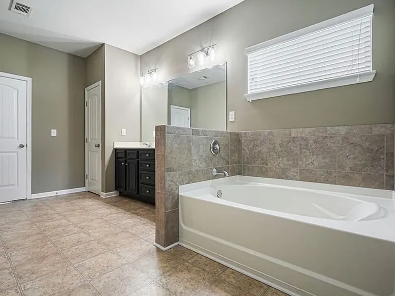 7910 Bristol Valley Dr — Photo 30
