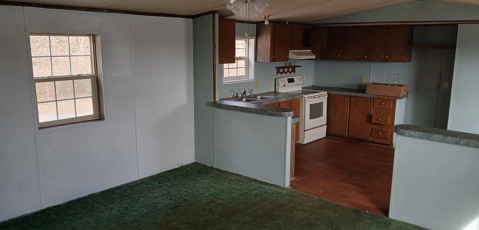4 bed, $1,200 — Photo 3