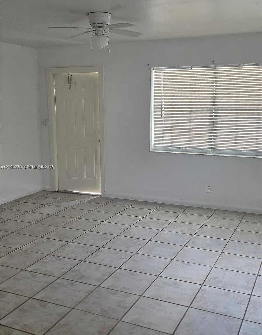 North Hollywood — Photo 4