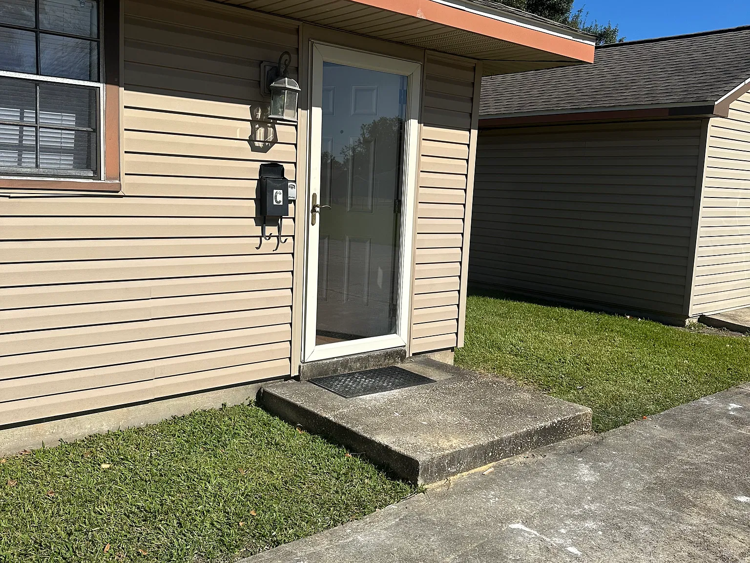 2 bed, 700 sqft, $995 — Photo 3