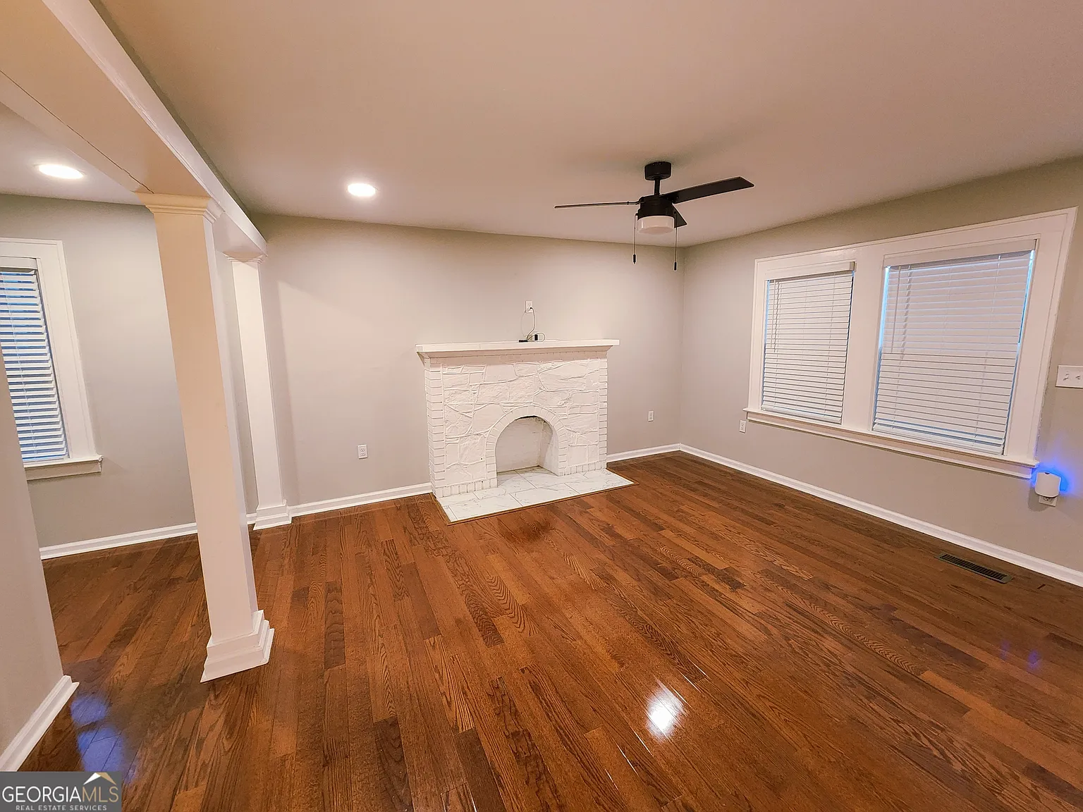 3 bed, 3.0 bath, 1520 sqft, $2,600 — Photo 2