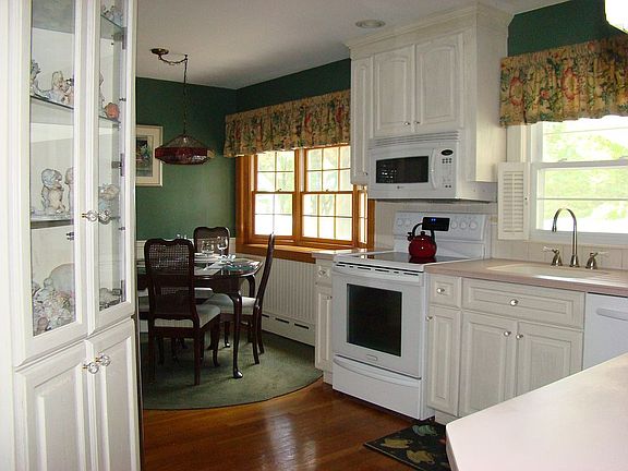 Kitchen Open to Breezeway