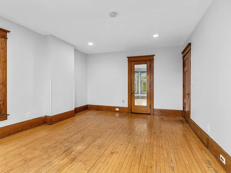 517 Livingston Ave NE #2 — Photo 6