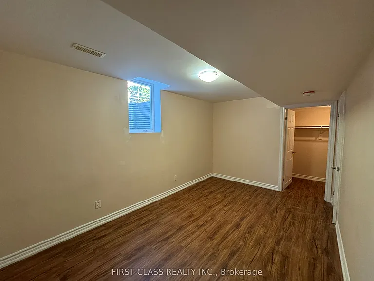 3162 Caulfield Cres #BASEMEN — Photo 9