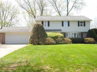 94 Forest Grove Rd, Coraopolis, PA 15108