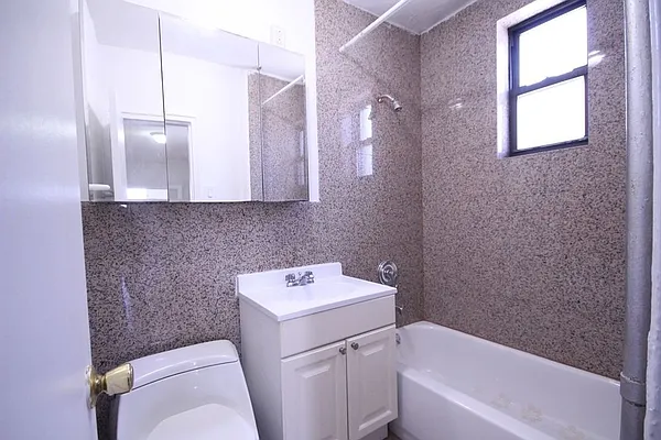 Rented by Dynamik Realty | media 10