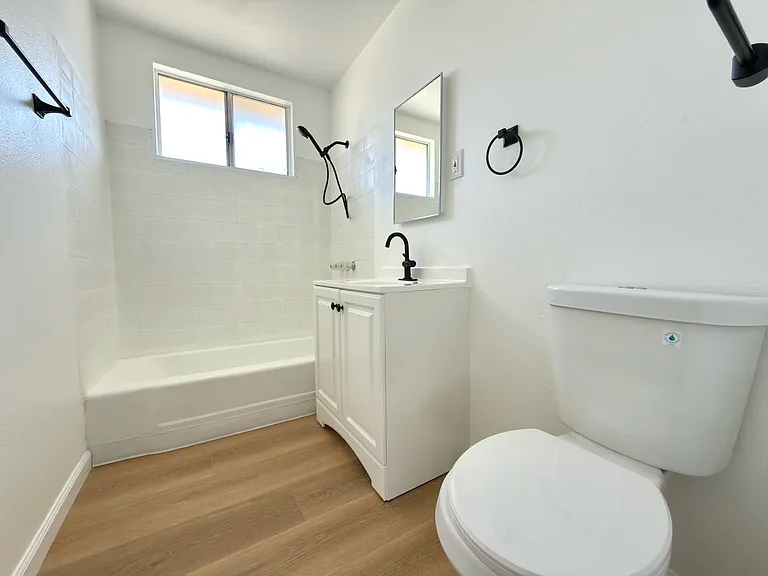 15944 Vermont Ave #18 — Photo 6