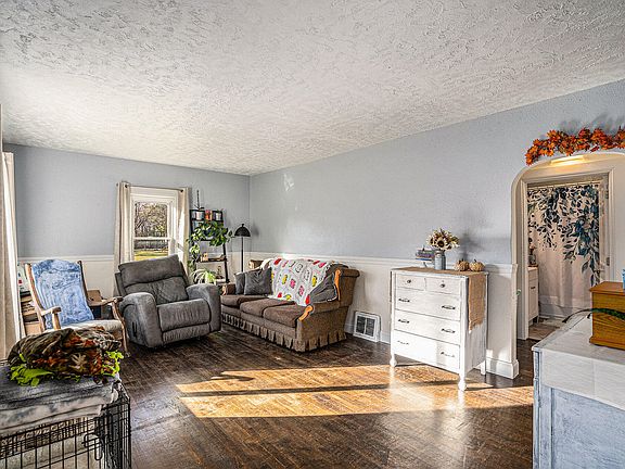 4th image of 203 Poulsen Ave