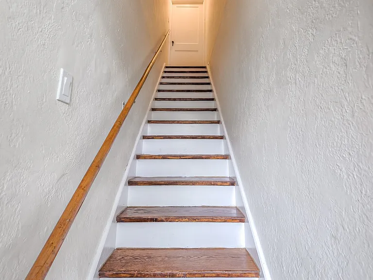 16 Acacia Rd #UPPER — Photo 19