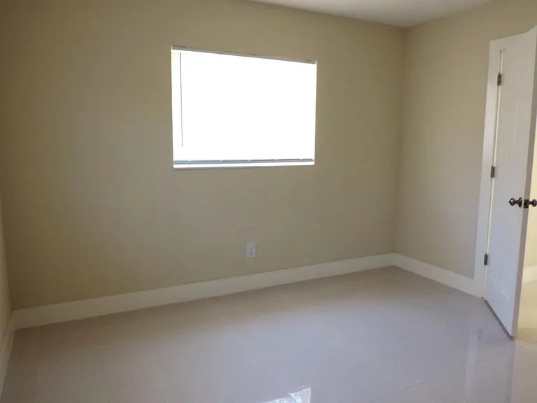 1100 NE 25th Ave — Photo 2
